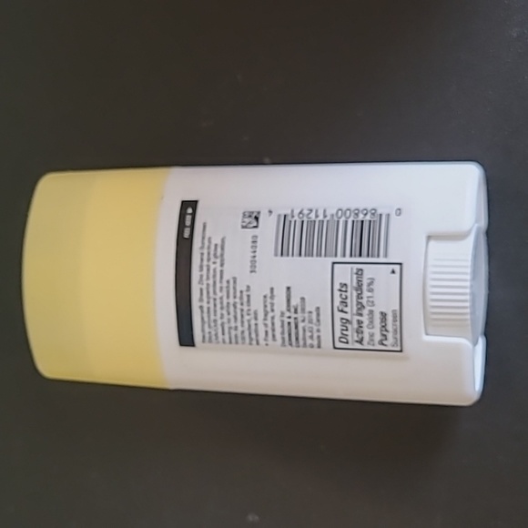 Neutrogena Sheer Zinc Sunscreen Stick SPF 50+ Vitamin E 1.5 oz - Picture 2 of 3